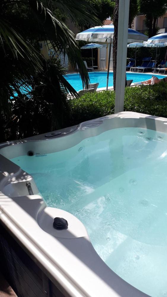 Bahama 3* Rímini